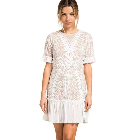 BaeVely Chloe Bell Sleeve Ruffle Hem Lace White Boho Dress Size Large - Picture 1 of 7